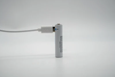 Hvad er forskellen mellem genopladelige lithiumbatterier og tørre batterier?